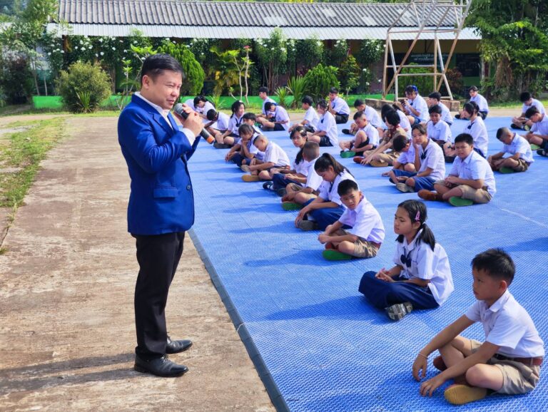 ผอ.พบปะนักเรียนในวันเปิดเทอม ภาคเรียนที่ 1/2567