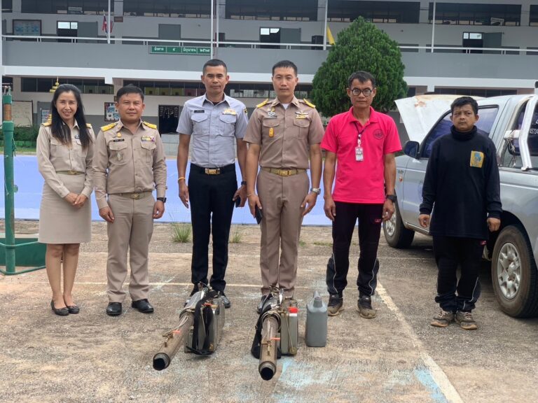 อบต.โป่ง ฉีดพ่นหมอกควันกำจัดยุงลาย