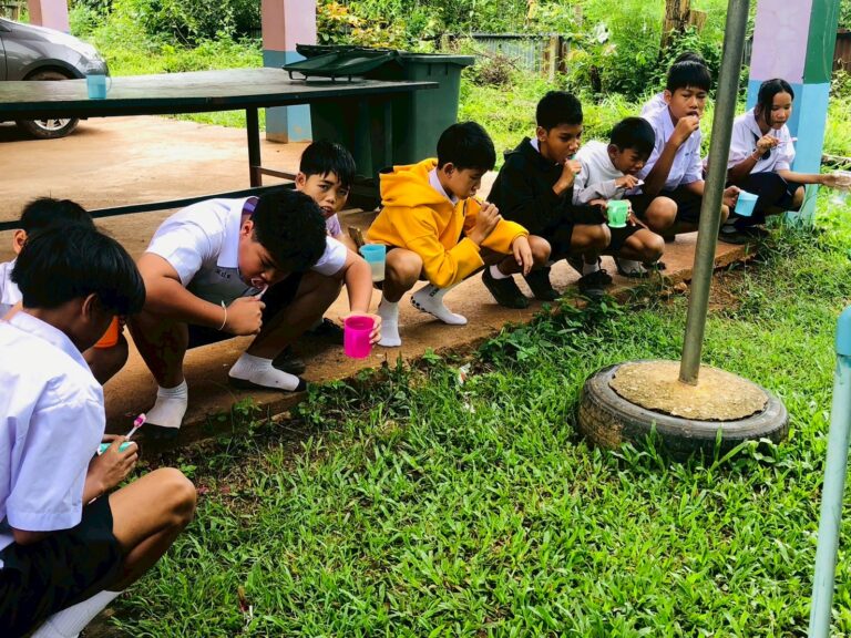 รับการตรวจสุขภาพช่องปากจาก รพ.สต.กกจำปา